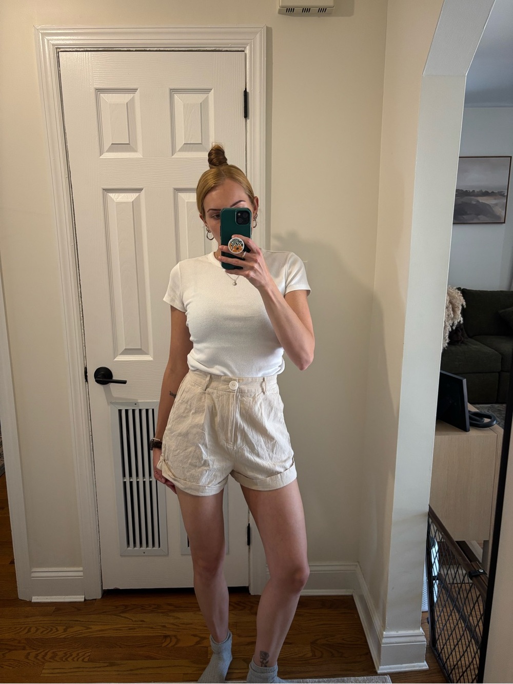 Simplee beige high waisted line style shorts size medium
